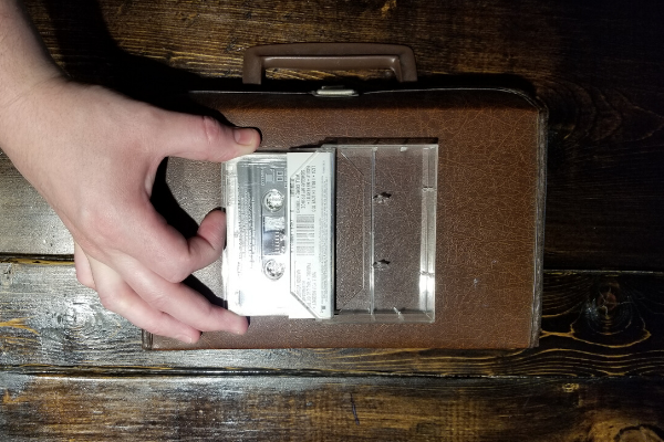 How to take a cassette from a jewel case